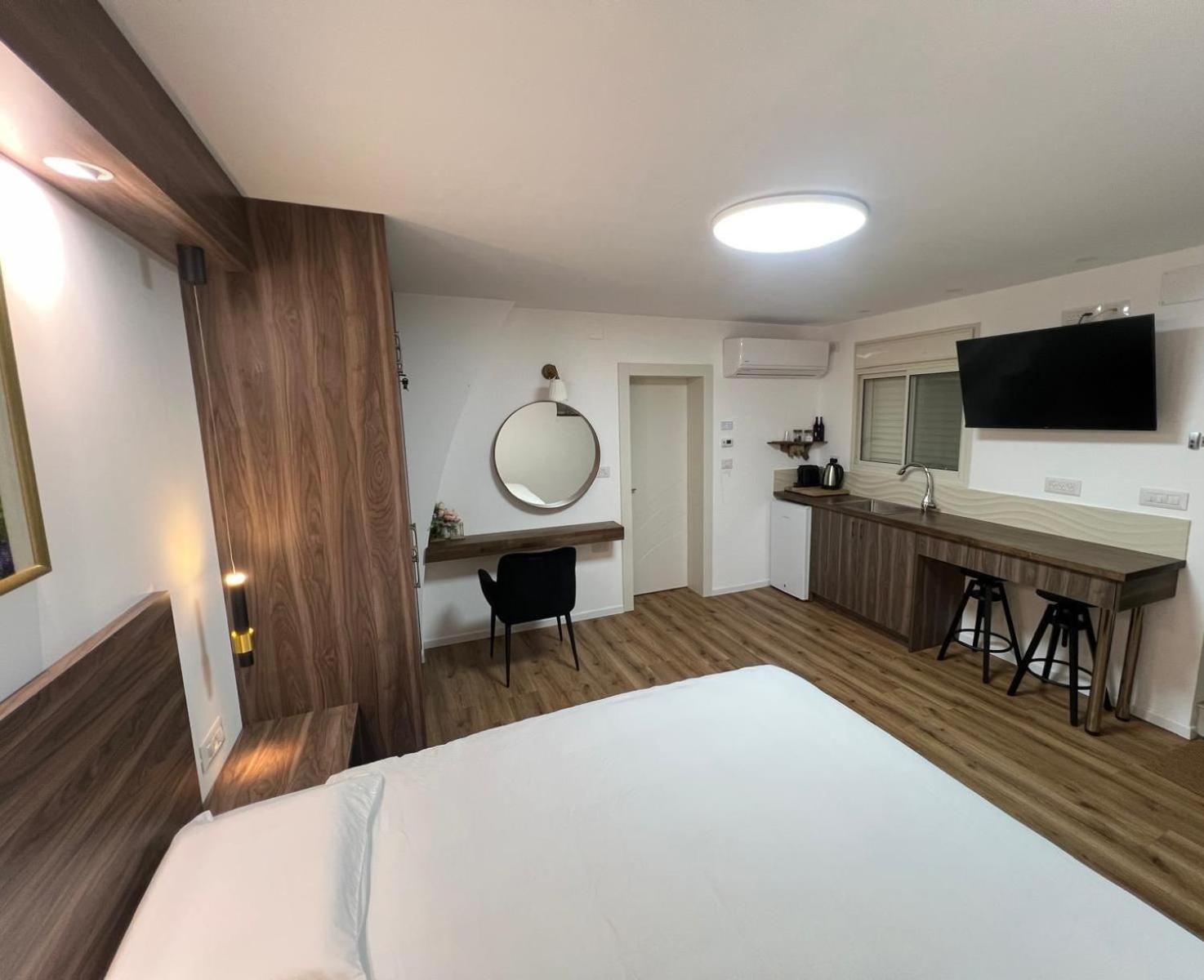 Johny'S Boutique Apartment Хайфа Экстерьер фото
